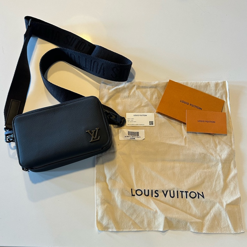 Louis Vuitton: Black Alpha Wearable Wallet- BRAND NEW